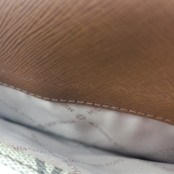 Michael Kors MK Signature Convertible Wallet • Crossbody - Picture 11 of 13